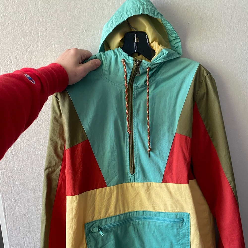Dravus panel wind breaker